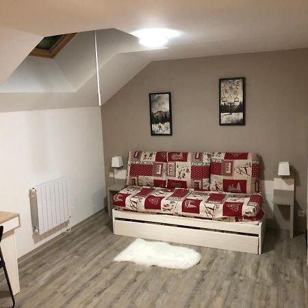 Au Bout Du Bois Piscine Sauna Hammam Accessible En Saison Et Le Logement Accessible Toute L Annee Les Deserts  Luaran gambar