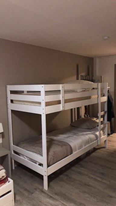 Au Bout Du Bois Piscine Sauna Hammam Accessible En Saison Et Le Logement Accessible Toute L Annee Les Deserts  Luaran gambar