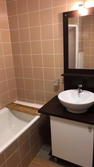 Au Bout Du Bois Piscine Sauna Hammam Accessible En Saison Et Le Logement Accessible Toute L Annee Les Deserts  Luaran gambar