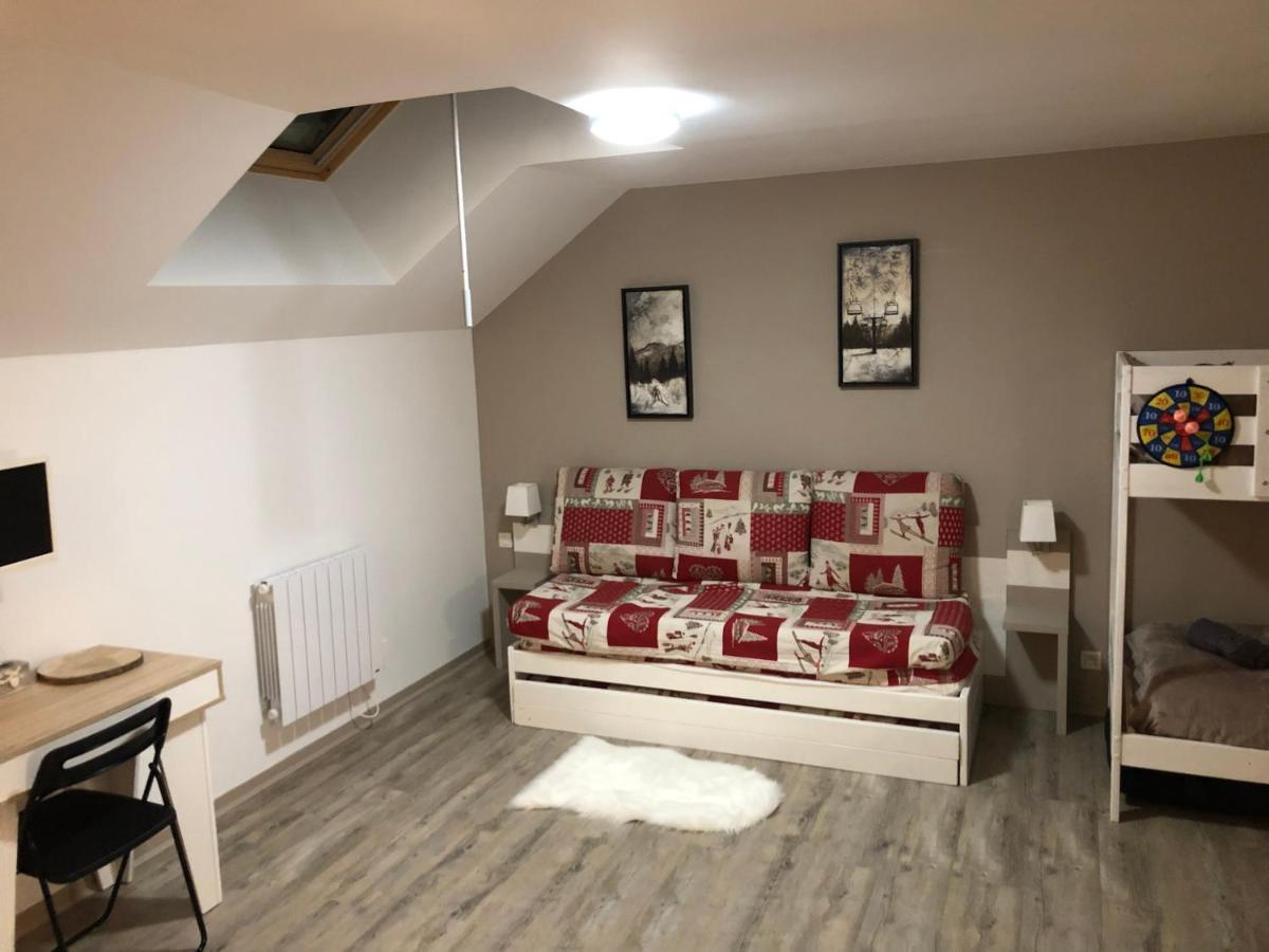 Au Bout Du Bois Piscine Sauna Hammam Accessible En Saison Et Le Logement Accessible Toute L Annee Les Deserts  Luaran gambar
