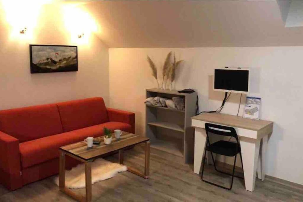 Au Bout Du Bois Piscine Sauna Hammam Accessible En Saison Et Le Logement Accessible Toute L Annee Les Deserts  Luaran gambar